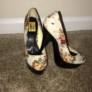 Unique flowery heels!!!